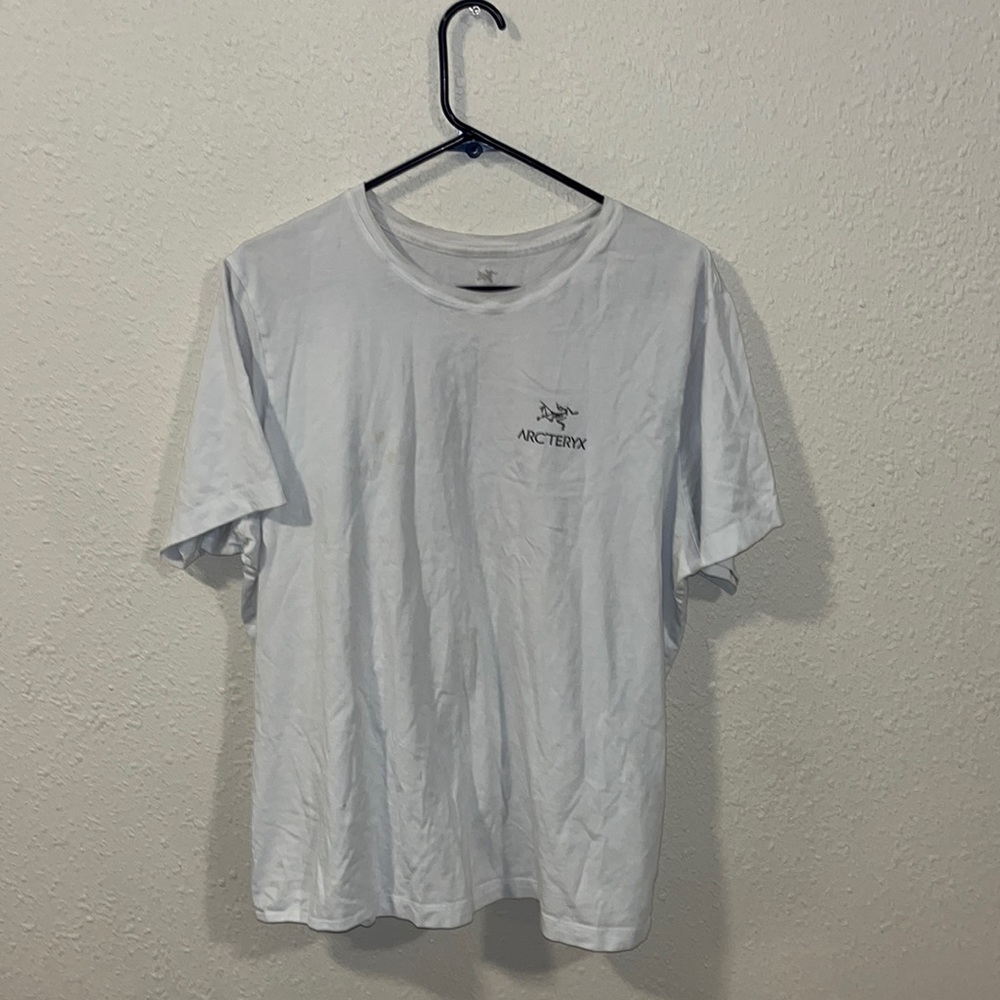 XL women’s plain white-T.